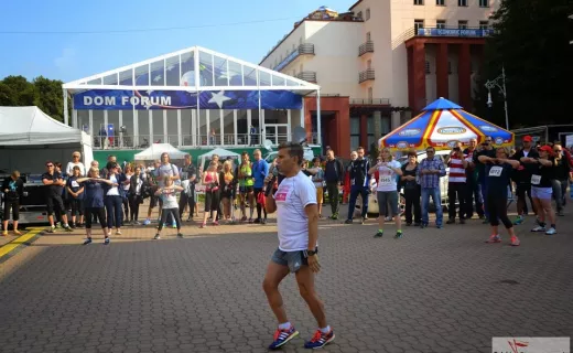 Rozgrzewka z Robertem Korzeniowskim: "Będę dzisiaj trochę jak wychowawca WF" [FOTO] - 11